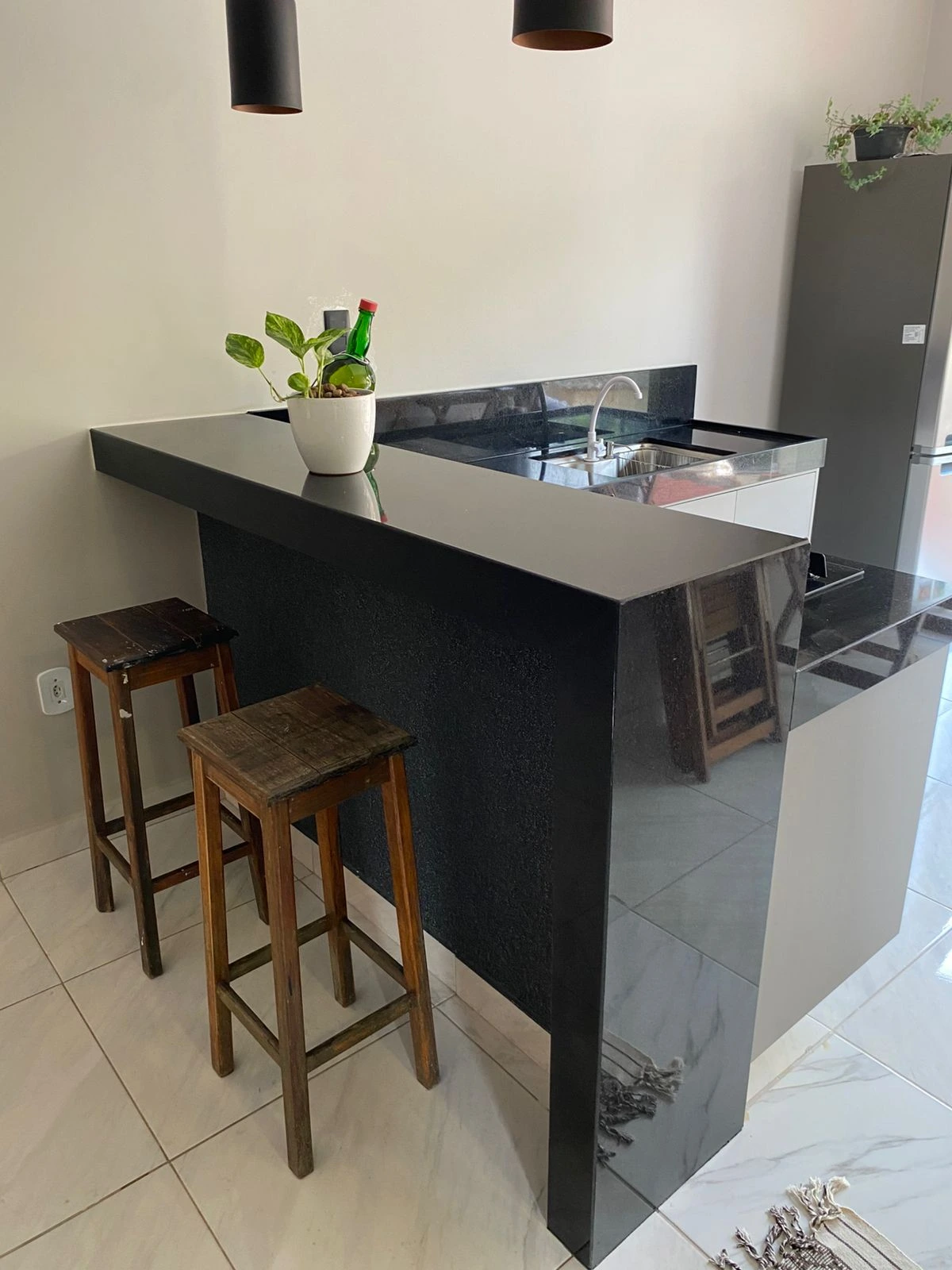 Cozinha com Balcão e Bancada Integrada