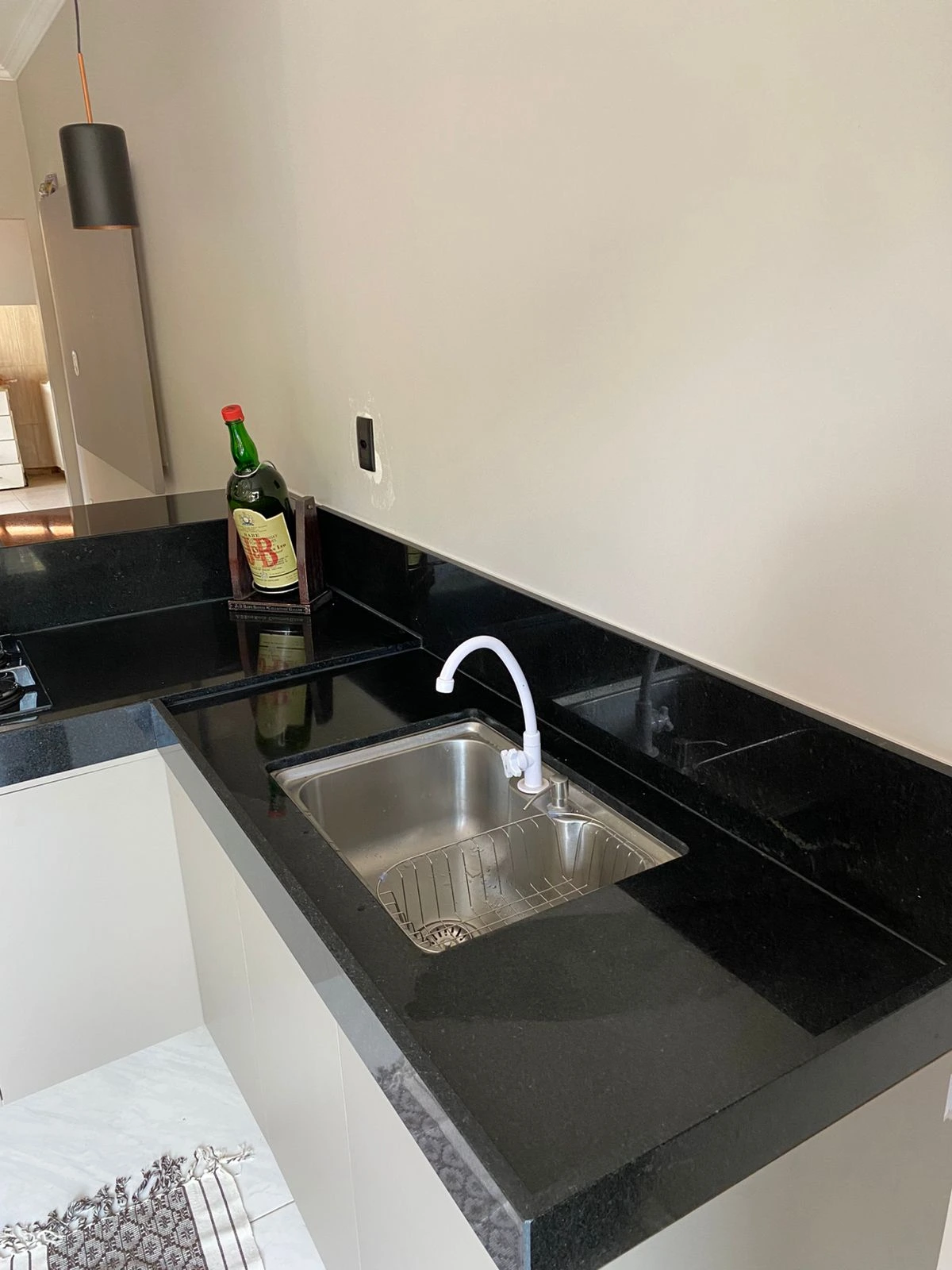 Cozinha com Balcão e Bancada Integrada - Imagem 3